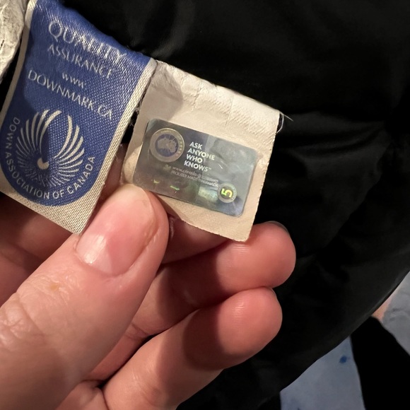 Burgundy Canada Goose Trillium Parka Size Medium - Picture 6 of 8